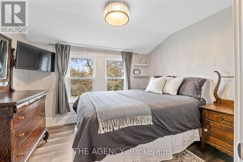 5 Parkside Drive, Brantford, ON - Indoor Photo Showing Bedroom
