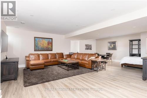 32 Breckenridge Boulevard, St. Catharines, ON - Indoor Photo Showing Living Room