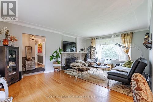 578 Westmount Drive, London, ON - Indoor Photo Showing Living Room With Fireplace