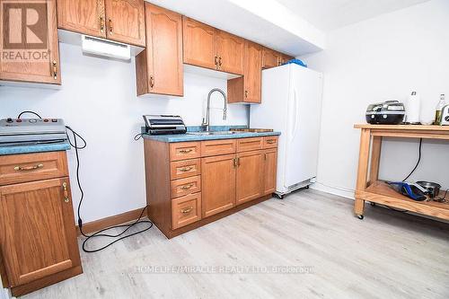 3 Barbican Trail, St. Catharines, ON - Indoor Photo Showing Kitchen