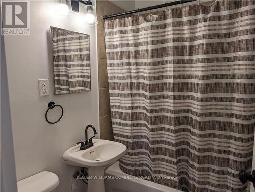 304 - 37 Mericourt Road, Hamilton, ON - Indoor Photo Showing Bathroom