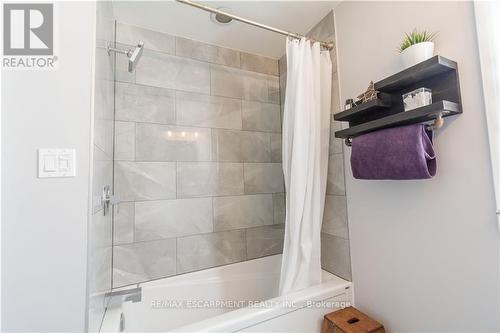 11 Primrose Avenue, Hamilton, ON - Indoor Photo Showing Bathroom