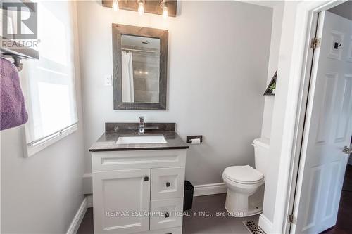 11 Primrose Avenue, Hamilton, ON - Indoor Photo Showing Bathroom