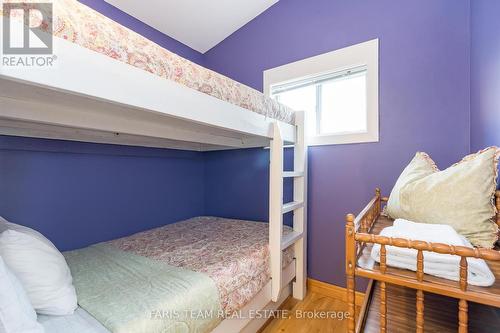 185 Tyrolean Lane, Blue Mountains, ON - Indoor Photo Showing Bedroom
