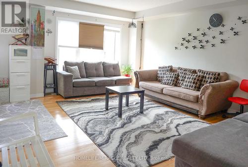 28 - 750 Lawrence Street E, Cambridge, ON - Indoor Photo Showing Living Room