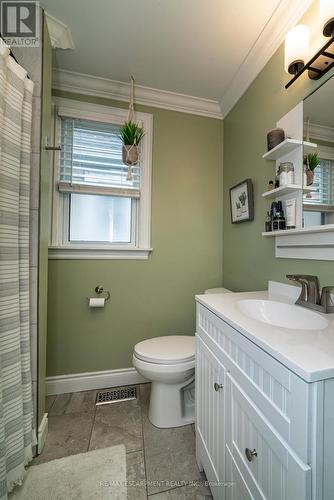 32 Bayfield Avenue, Hamilton, ON - Indoor Photo Showing Bathroom