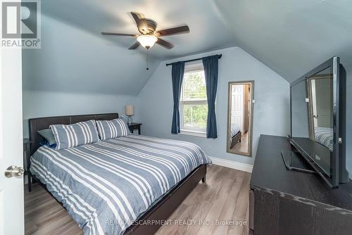 32 Bayfield Avenue, Hamilton, ON - Indoor Photo Showing Bedroom
