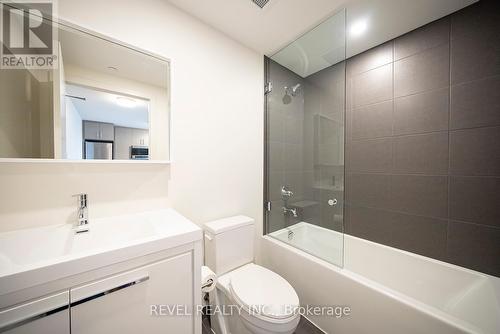 823 - 212 King William Street, Hamilton, ON - Indoor Photo Showing Bathroom