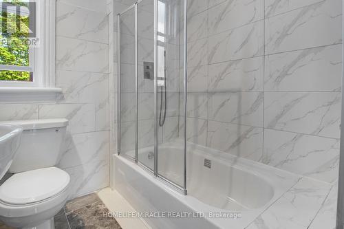 128 East Avenue N, Hamilton, ON - Indoor Photo Showing Bathroom
