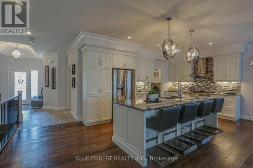 1 Royal Crescent, Southwold (Talbotville), ON - Indoor Photo Showing Kitchen With Upgraded Kitchen