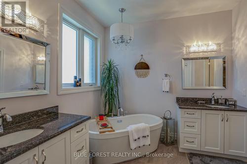 1 Royal Crescent, Southwold (Talbotville), ON - Indoor Photo Showing Bathroom