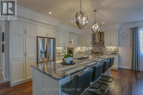 1 Royal Crescent, Southwold (Talbotville), ON - Indoor Photo Showing Kitchen With Upgraded Kitchen