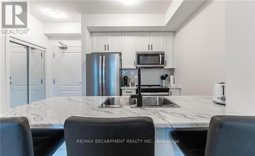 311 - 460 Dundas Street E, Hamilton, ON - Indoor Photo Showing Kitchen With Upgraded Kitchen