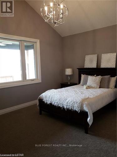 17 Royal Crescent, Southwold (Talbotville), ON - Indoor Photo Showing Bedroom