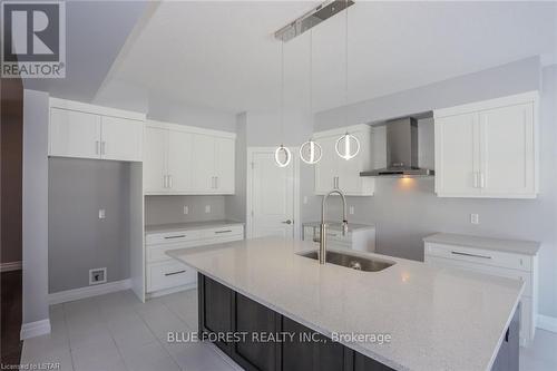 49 Woodland Walk, Southwold (Talbotville), ON - Indoor Photo Showing Kitchen