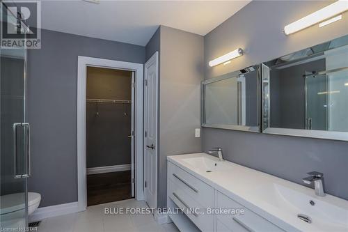 49 Woodland Walk, Southwold (Talbotville), ON - Indoor Photo Showing Bathroom