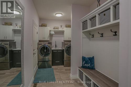 36 Woodland Walk, Southwold (Talbotville), ON - Indoor Photo Showing Laundry Room