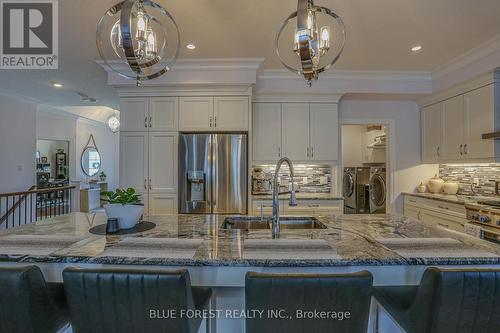 36 Woodland Walk, Southwold (Talbotville), ON - Indoor Photo Showing Kitchen With Upgraded Kitchen