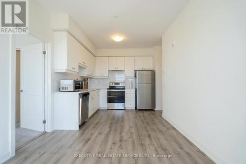 322 - 251 Northfield Drive E, Waterloo, ON - Indoor Photo Showing Kitchen