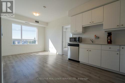 322 - 251 Northfield Drive E, Waterloo, ON - Indoor Photo Showing Kitchen