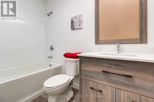 2610 - 49 Walnut Street S, Hamilton, ON - Indoor Photo Showing Bathroom