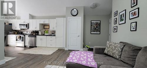 21 Arcadia Crescent, London, ON - Indoor Photo Showing Kitchen