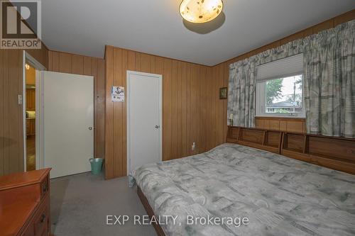 2700 Catherine Street, Thames Centre, ON - Indoor Photo Showing Bedroom