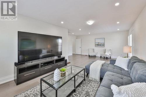 1562 Edencrest Drive, Mississauga, ON - Indoor Photo Showing Living Room