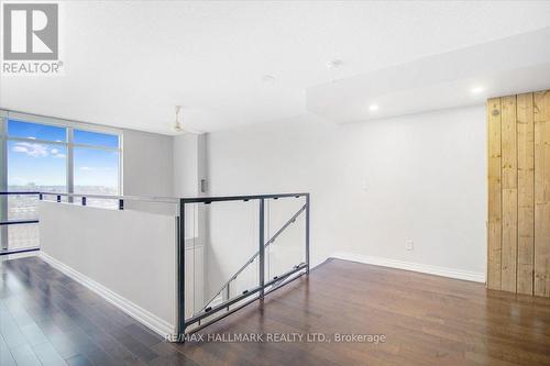 725 - 250 Manitoba Street, Toronto, ON - Indoor Photo Showing Other Room