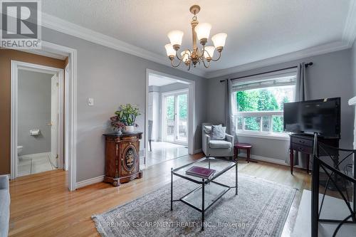 5592 Shillington Drive, Mississauga, ON - Indoor Photo Showing Living Room