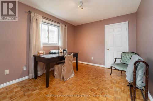 5592 Shillington Drive, Mississauga, ON - Indoor Photo Showing Bedroom