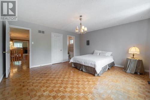 5592 Shillington Drive, Mississauga, ON - Indoor Photo Showing Bedroom