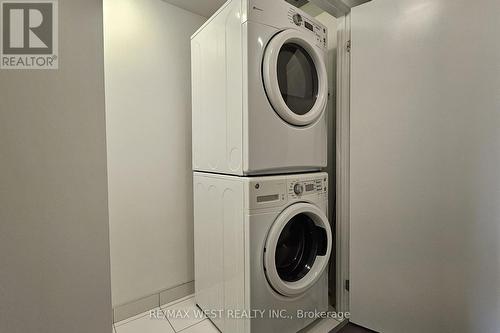 203 - 8 Ann Street, Mississauga, ON - Indoor Photo Showing Laundry Room