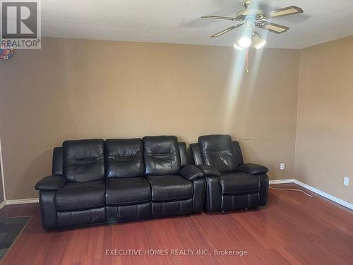 19 Langwith Court, Brampton, ON - Indoor Photo Showing Living Room