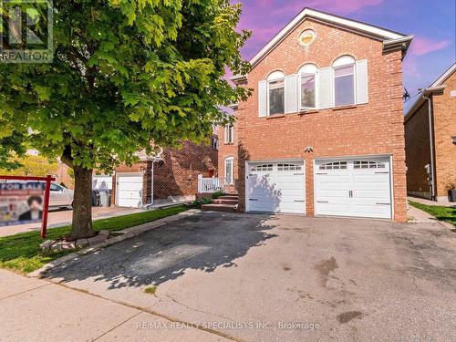 32 Matterdale Avenue, Brampton, ON - Outdoor