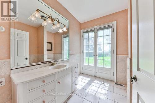 3350 Guelph Line, Burlington, ON - Indoor Photo Showing Bathroom