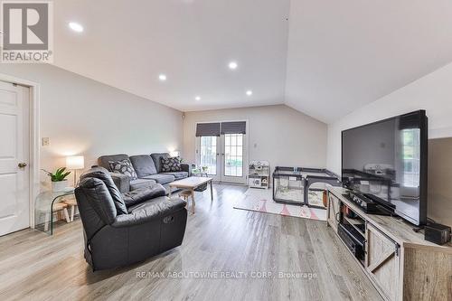 3350 Guelph Line, Burlington, ON - Indoor Photo Showing Living Room