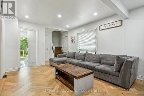 153 Clarence Street, Vaughan, ON - Indoor Photo Showing Living Room