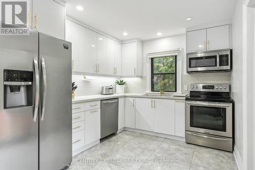 153 Clarence Street, Vaughan, ON - Indoor Photo Showing Kitchen With Upgraded Kitchen