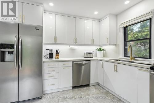 153 Clarence Street, Vaughan, ON - Indoor Photo Showing Kitchen With Upgraded Kitchen