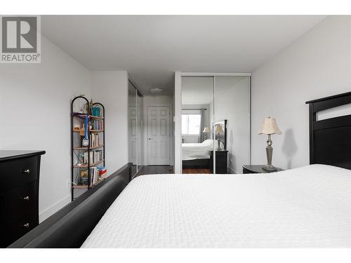 1055 Lawrence Avenue Unit# 202, Kelowna, BC - Indoor Photo Showing Bedroom
