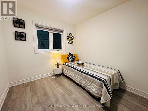 39 Laidlaw Drive, Barrie, ON - Indoor Photo Showing Bedroom