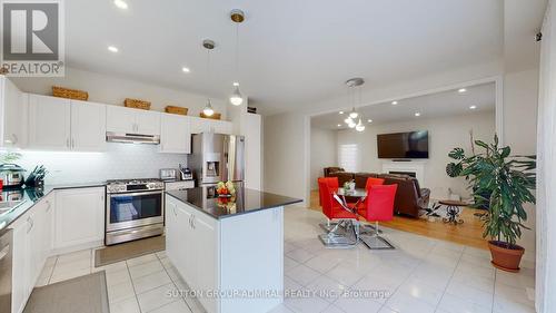 3 Cypress Point Street, Barrie, ON - Indoor Photo Showing Kitchen With Upgraded Kitchen