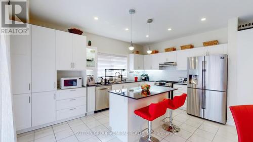 3 Cypress Point Street, Barrie, ON - Indoor Photo Showing Kitchen With Upgraded Kitchen