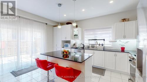 3 Cypress Point Street, Barrie, ON - Indoor Photo Showing Kitchen