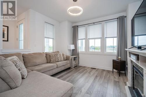 30 Samantha Lane, Midland, ON - Indoor Photo Showing Living Room