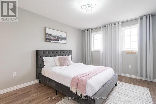 28 Sun King Crescent, Barrie, ON - Indoor Photo Showing Bedroom