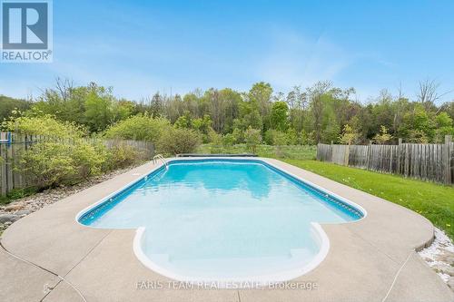 28 Sun King Crescent, Barrie, ON - Outdoor With In Ground Pool With Backyard