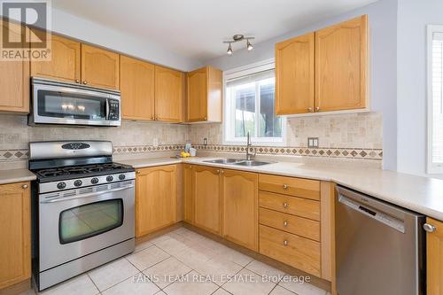 28 Sun King Crescent, Barrie, ON - Indoor Photo Showing Kitchen With Double Sink