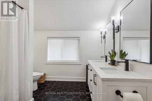 1422 Everall Road, Mississauga, ON - Indoor Photo Showing Bathroom